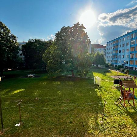 Industrial Apartment I 24Hr Self Check-In I Free Parking & Coffee バンスカー・ビストリツァ エクステリア 写真