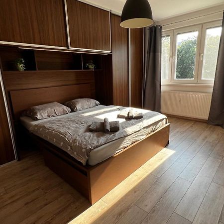 Industrial Apartment I 24Hr Self Check-In I Free Parking & Coffee バンスカー・ビストリツァ エクステリア 写真