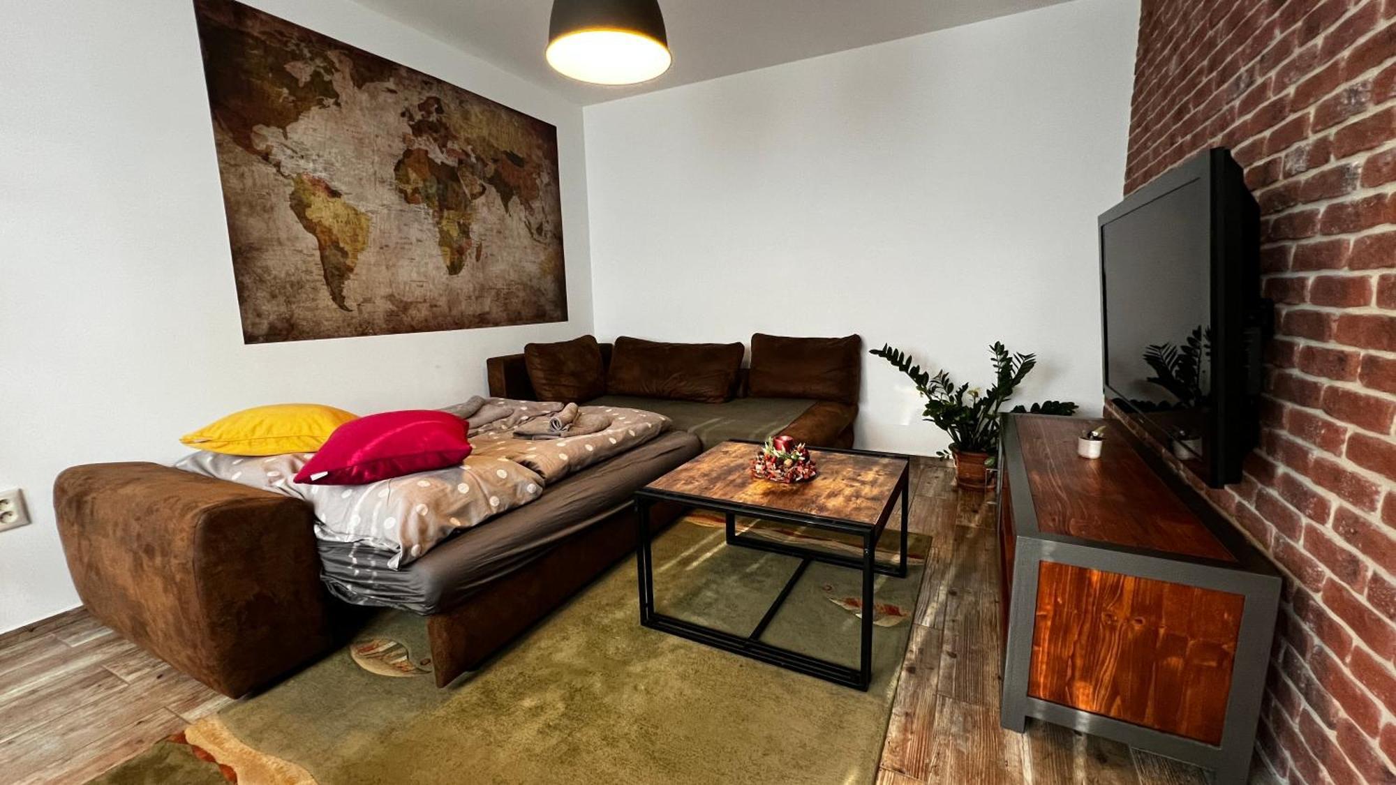 Industrial Apartment I 24Hr Self Check-In I Free Parking & Coffee バンスカー・ビストリツァ エクステリア 写真