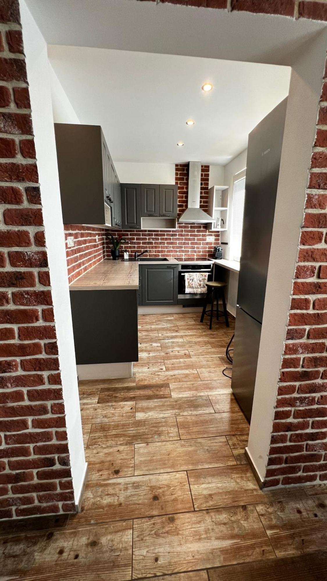 Industrial Apartment I 24Hr Self Check-In I Free Parking & Coffee バンスカー・ビストリツァ エクステリア 写真