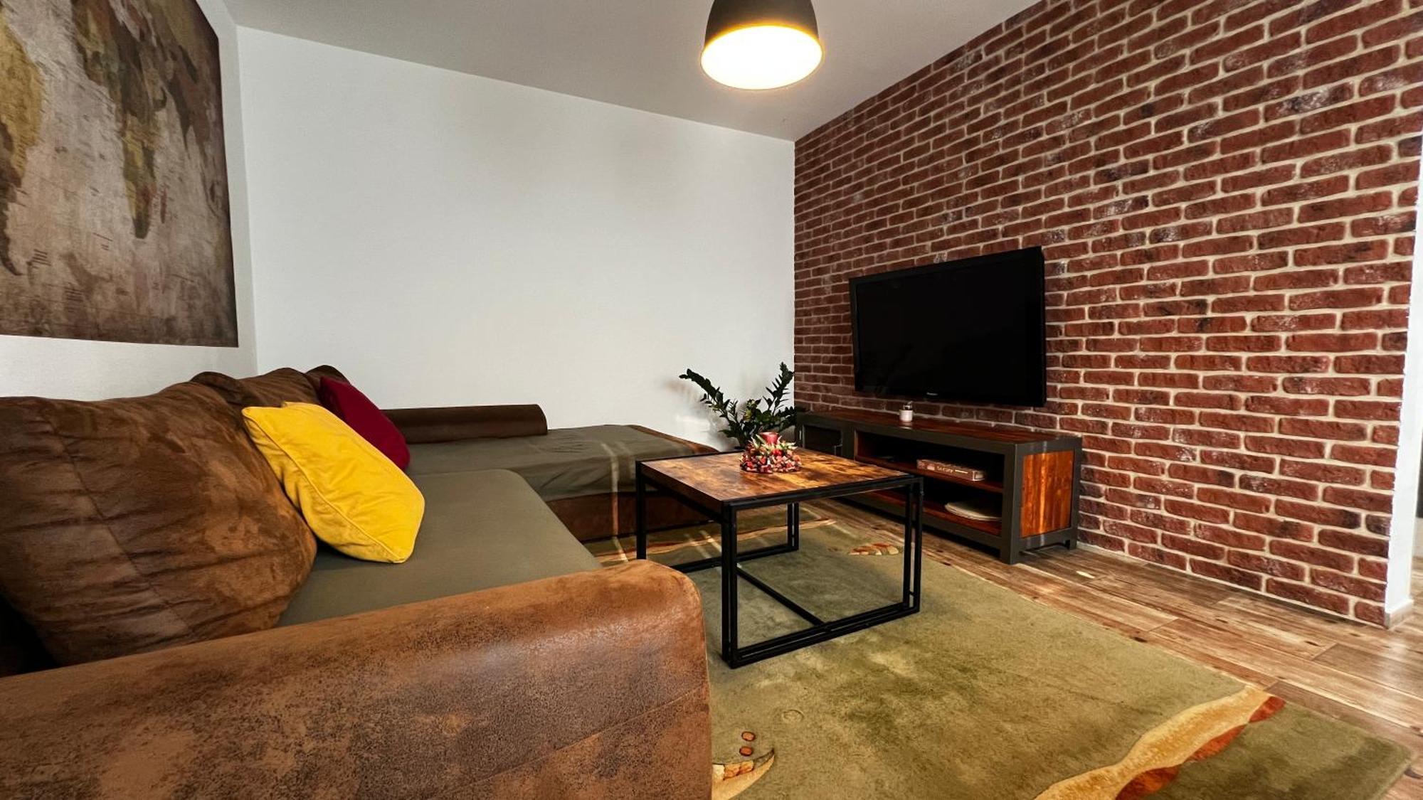 Industrial Apartment I 24Hr Self Check-In I Free Parking & Coffee バンスカー・ビストリツァ エクステリア 写真